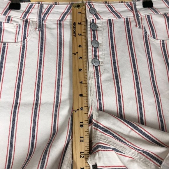 NEW Old Navy Women's 16 Jean Shorts Mid-Rise Button Fly Cuffed Hem Summer Casual - Picture 9 of 13